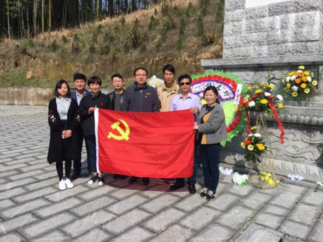 觀志實業(yè)黨支部組織黨員清明節(jié)祭掃革命烈士墓